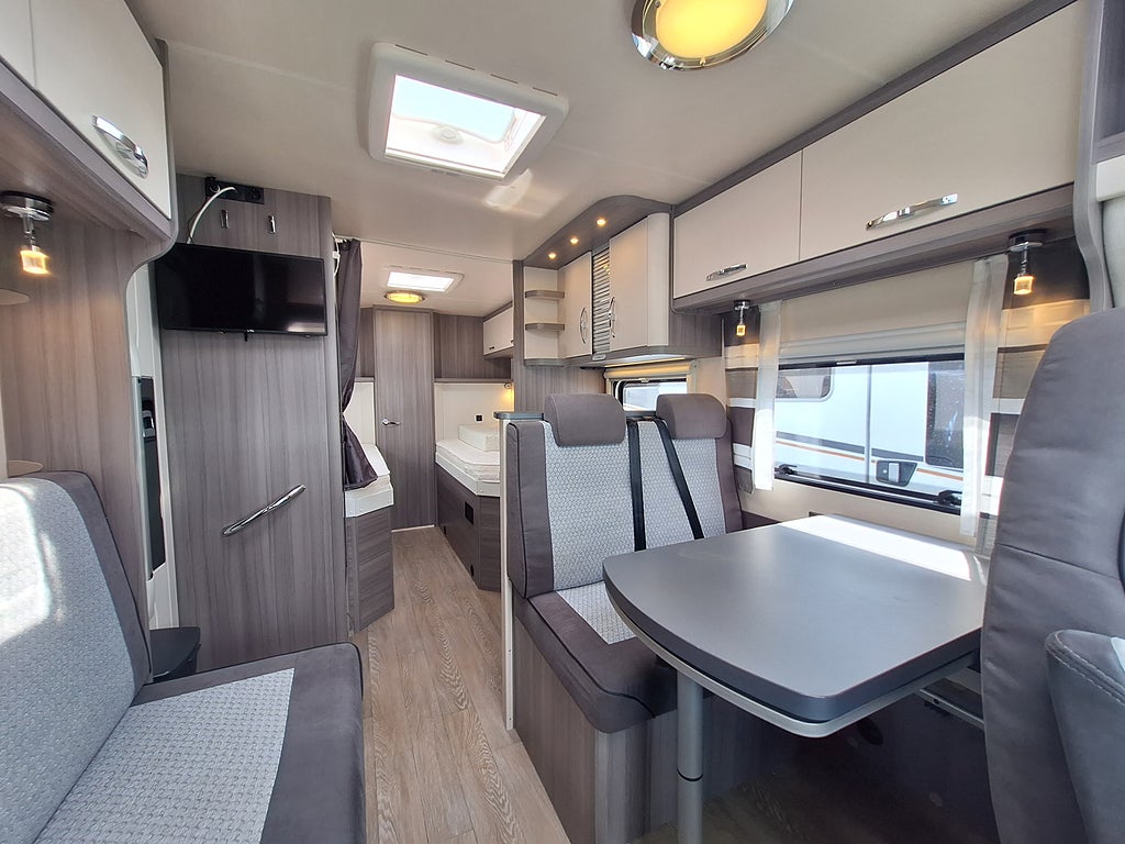 Hobby Optima On Tour T 70 E Långbädd, 1 Ägare