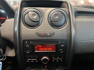 Dacia Duster 1.6 SCe Värmare/SoV/Dragkrok/Extraljus/Sv-Såld