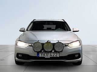 BMW 318D Touring Drag Psens Extraljus GPS Mvärm Elbaklucka SoV – bild 2