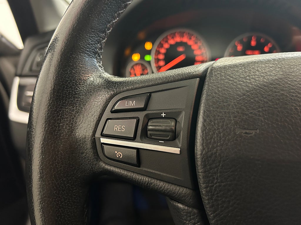 BMW 520 d xDrive Touring Steptronic 190hk |PDC|Rattvärme| 2015