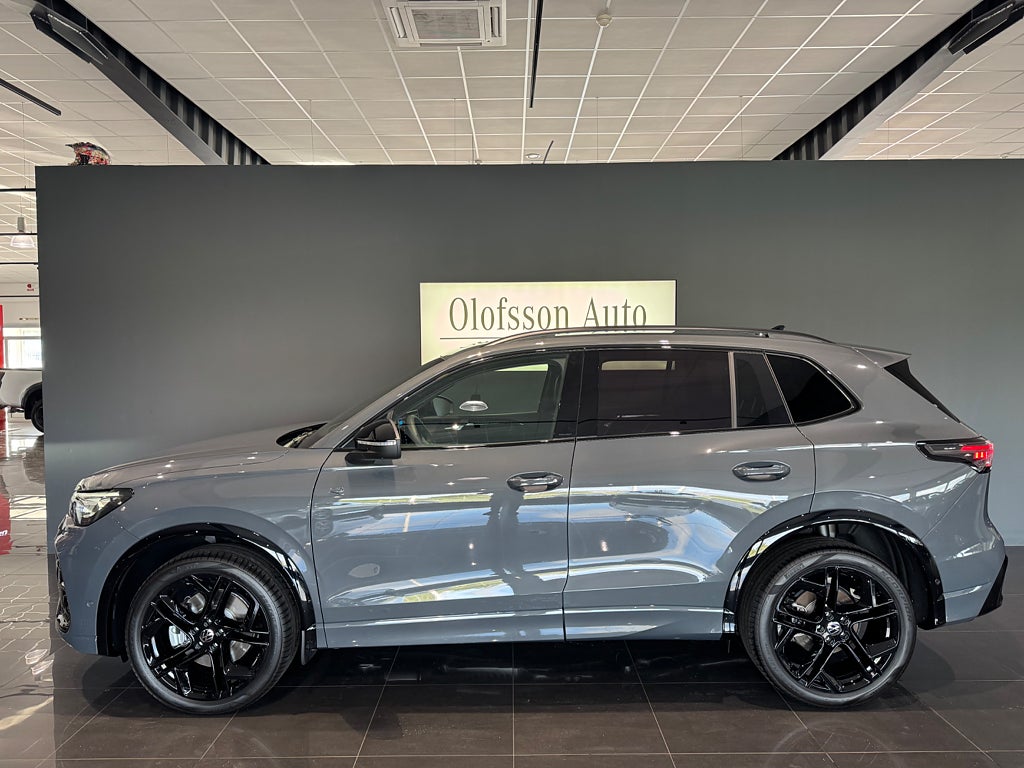 Volkswagen Tiguan 2.0 TDI 4Motion R-Line Panorama Harman Kardon Värmare - bild 19