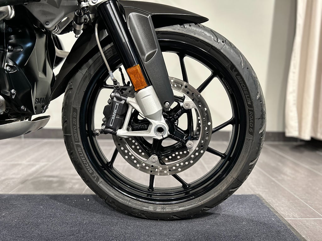 BMW R1250GS / 3,45% ränta/Triple Black / 3 väskor / Endast 1258 mil!
