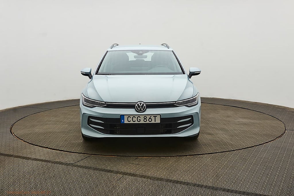 Volkswagen Golf I DSG 1.5 eTSI 150hk Drag och P-värmare