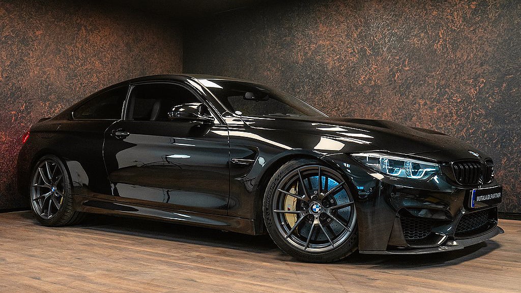 BMW:n har en rak sexa som genererar 460 hästkrafter. 