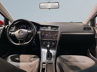 Volkswagen Golf 5-dörrar 1.0 TSI Kamera Drag Extraljus Mvärm S/V-hjul – bild 8