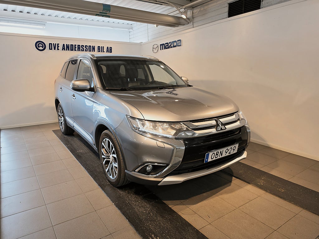 Mitsubishi Outlander 2.2 Di-D 4WD Business Nav (150) Dragkrok|7-sits|1 Ägare