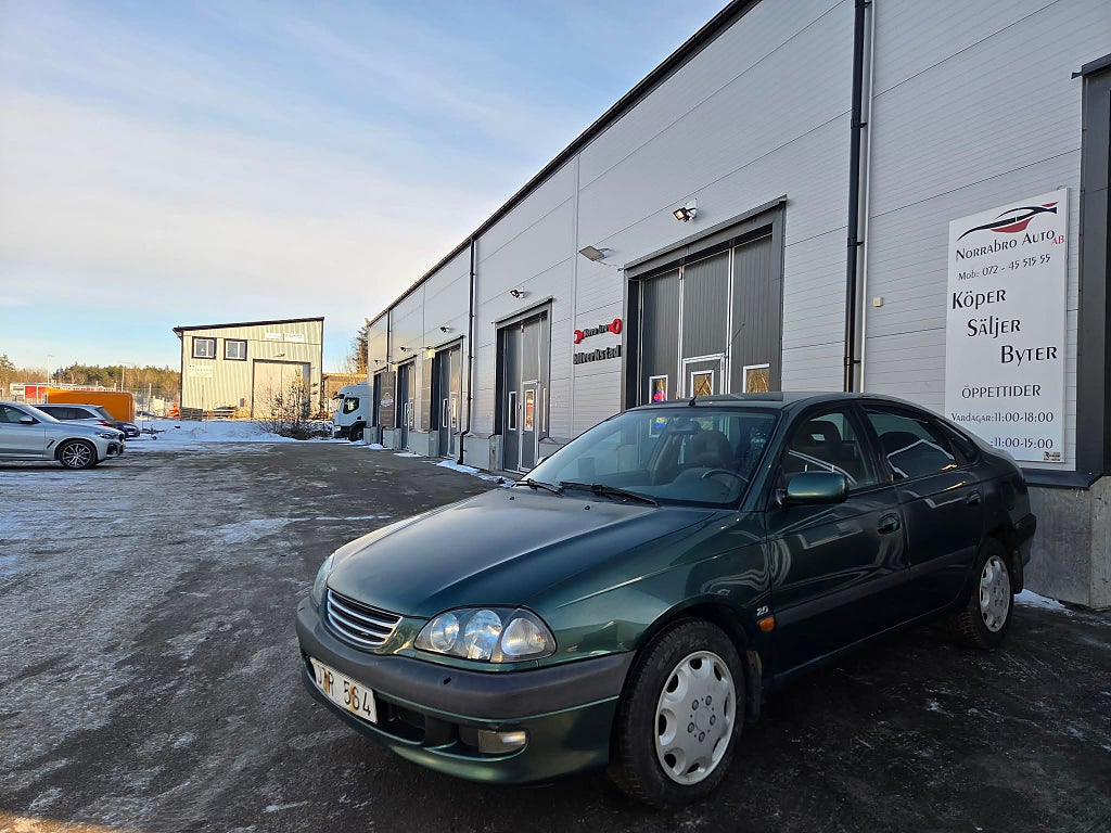 Toyota Avensis Liftback 2.0