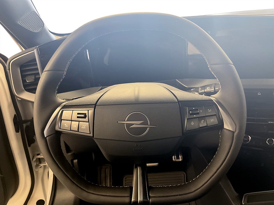 Bild på Opel Mokka GS Hybrid 1.2 Turbo 145hk Aut B-KAMERA CARPLAY