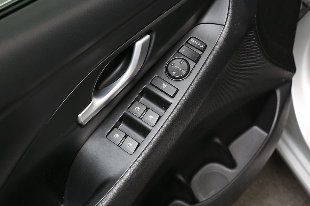 Hyundai i30 1,4 T-GDi 140hk Premium Aut Navi CarPlay Kamera