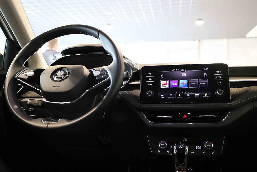 Skoda Fabia 1.0 TSI AUT Style CarPlay PDC Rattvärme Kamera 2023