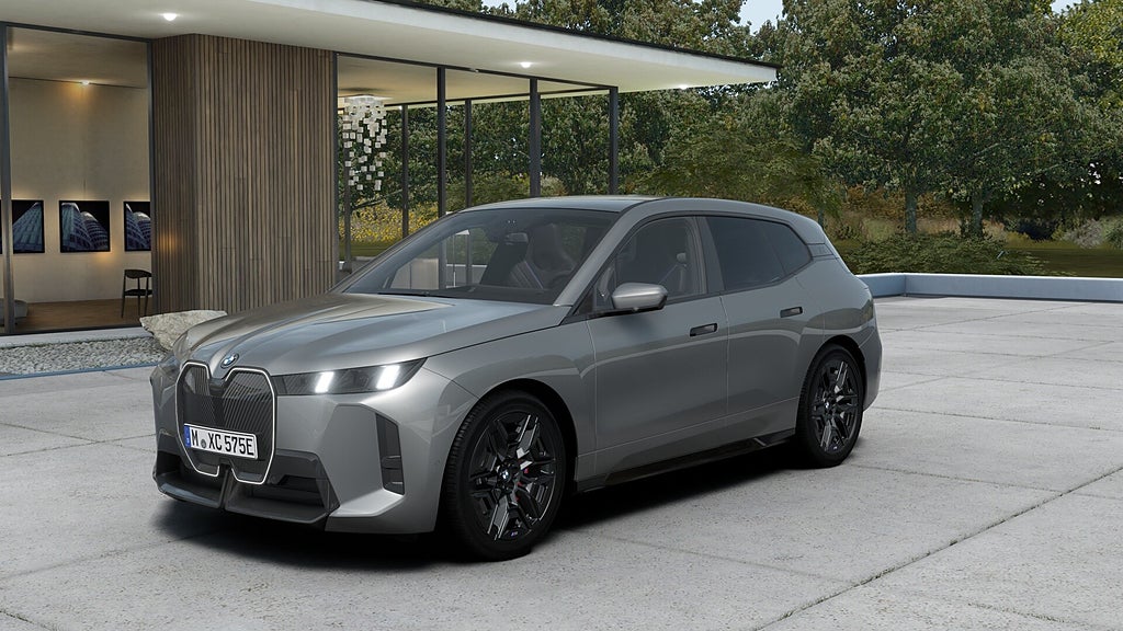 BMW iX xDrive60 Fully Charged M Sport Pro Ed Drag H K DA | Ränta 0,95%