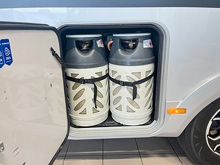 Husbil-halvintegrerad Adria MATRIX SUPREME 670 SL 9 av 32