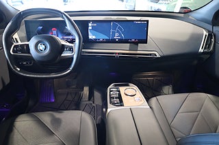 SUV BMW iX 16 av 32