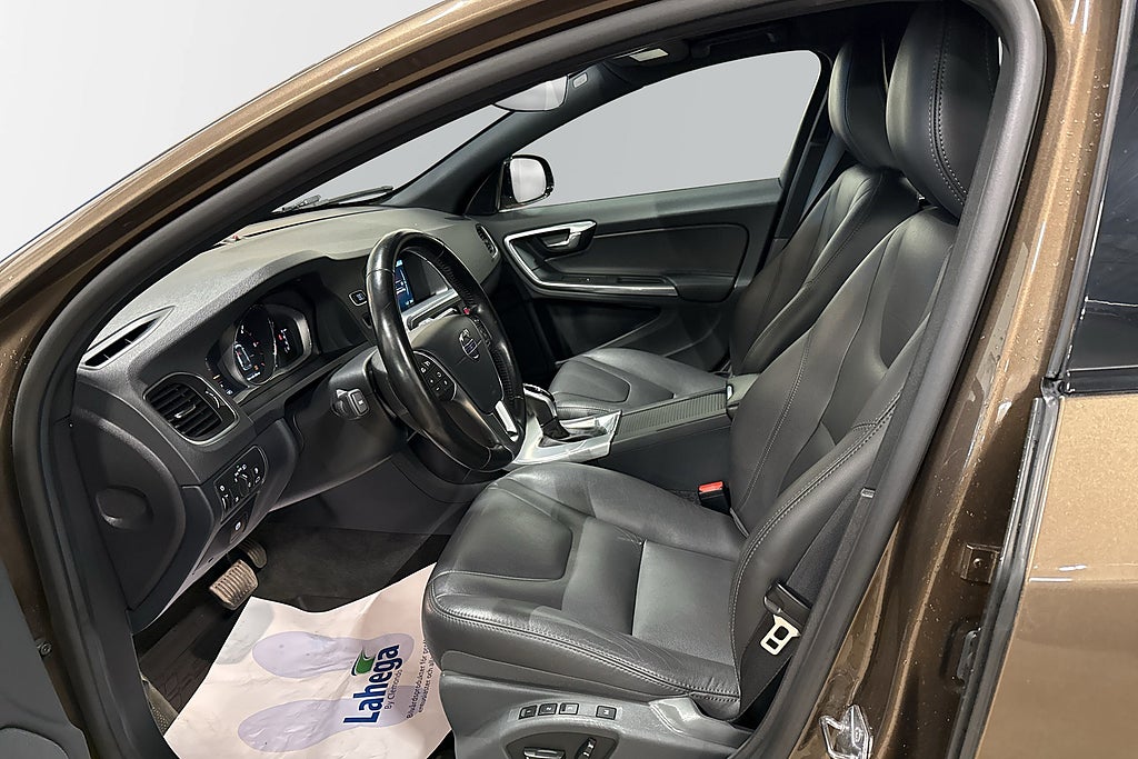 Volvo V60 Cross Country D4 AWD Geartronic Summum VOC Dieselvärmare