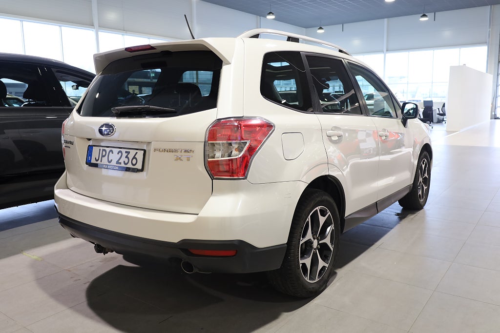 Subaru Forester 2.0 4WD XT 241HK Drag M-Värme H&K Navi Kamera Panorama 2014