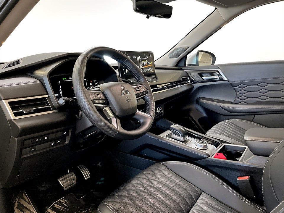 Bild på Mitsubishi Outlander Instyle PHEV 306k Aut 4WD PANO SKINNKLÄDSEL