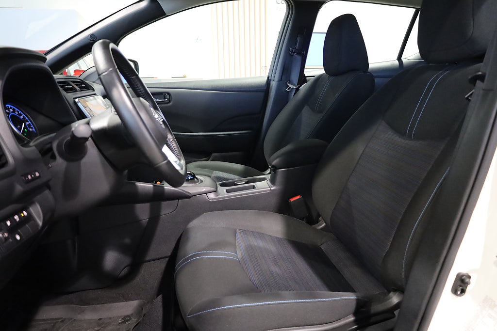 Nissan Leaf Acenta 40 kWh Kamera CarPlay Rattvärme Keyless Leasbar 2023