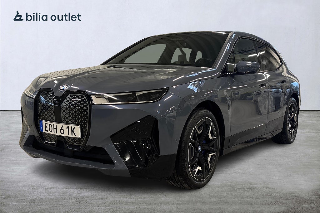 BMW iX xDrive40 Sport line 326hk Panorama H/K V-pump Drag