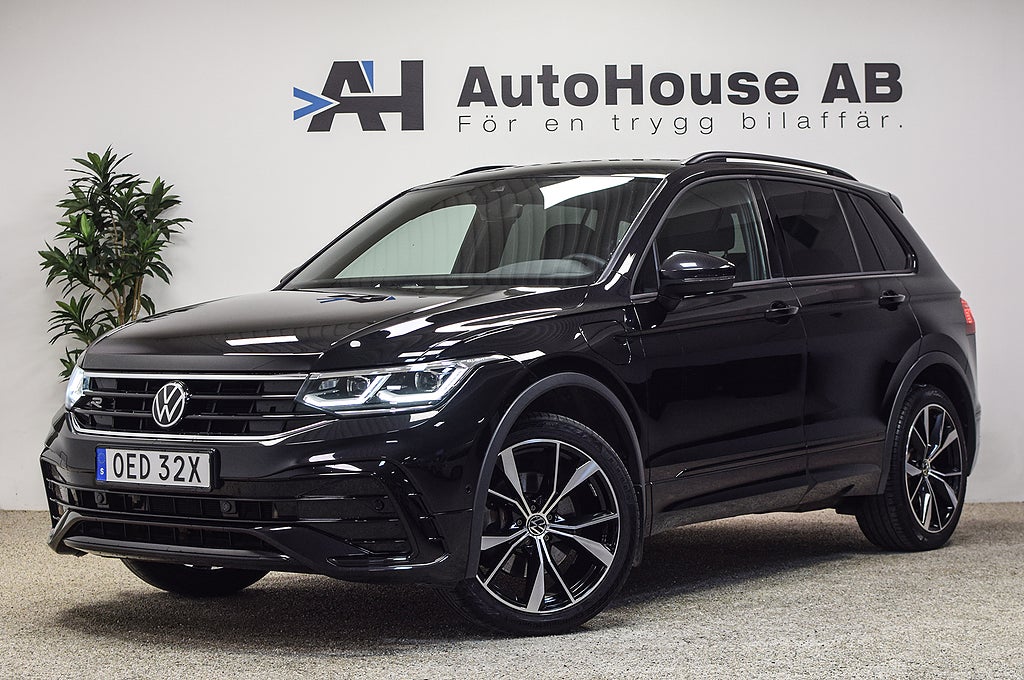 Volkswagen Tiguan eHybrid R-Line Black Drag Matrix Cockpit