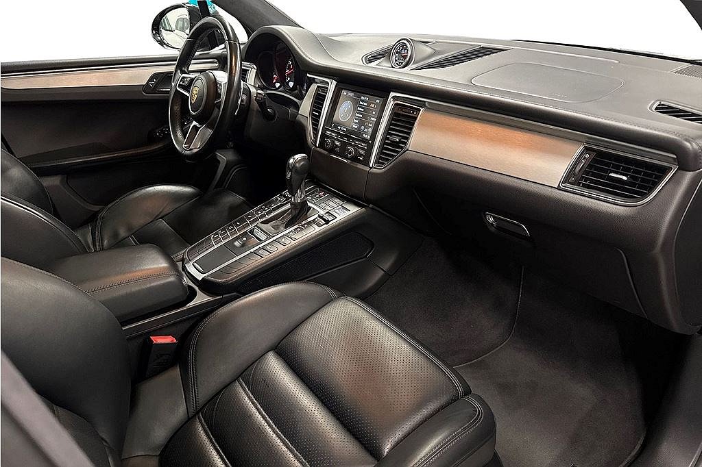 Porsche Macan Turbo 400hk PDK Sport, Pano, Navi, 360