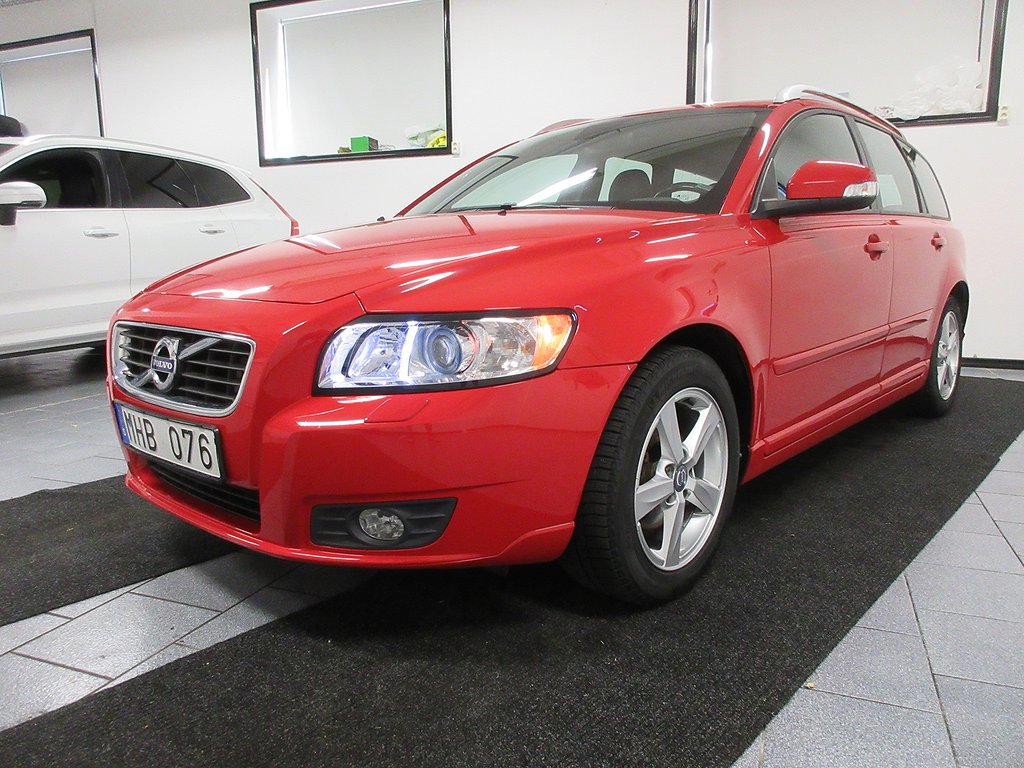 Volvo V50 D2 Momentum Classic 115 hk Årsskatt 1103 kr NYB ua