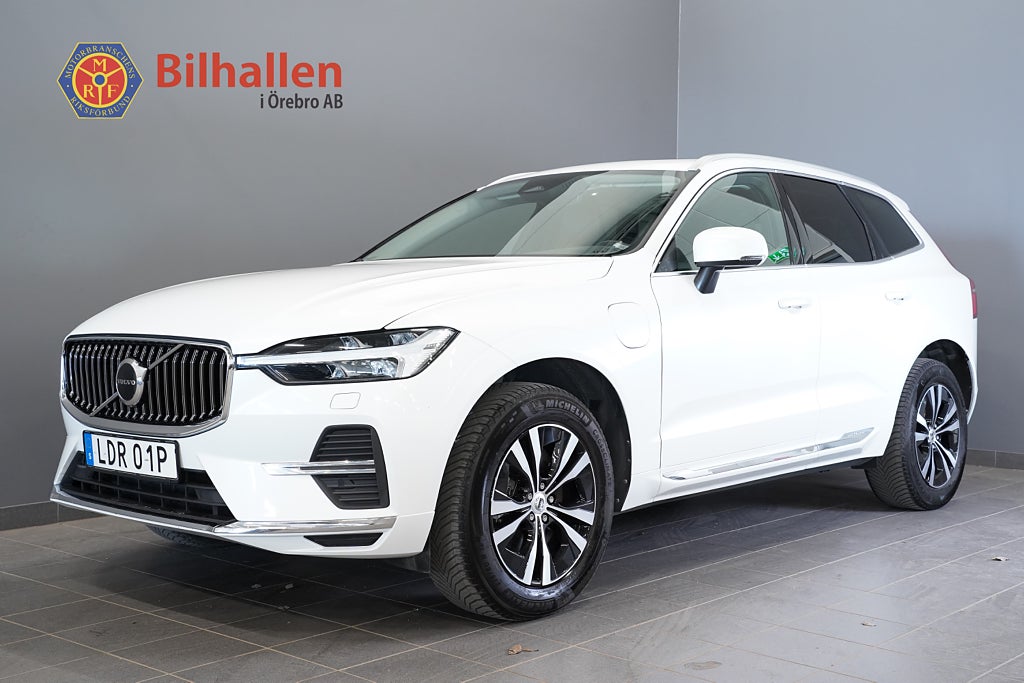 Volvo XC60 Recharge T6 AWD Core Komfortstolar Läder Pano Kamera