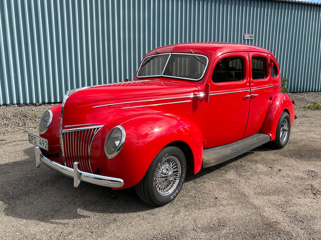 Ford Standard Fordor Sedan V8