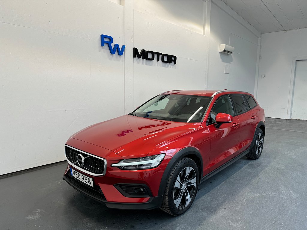 Volvo V60 Cross Country B4 AWD 197hk Momentum VOC H/K D-värm