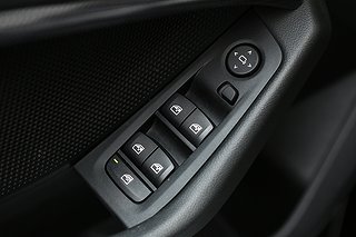 Halvkombi BMW 118I 10 av 23