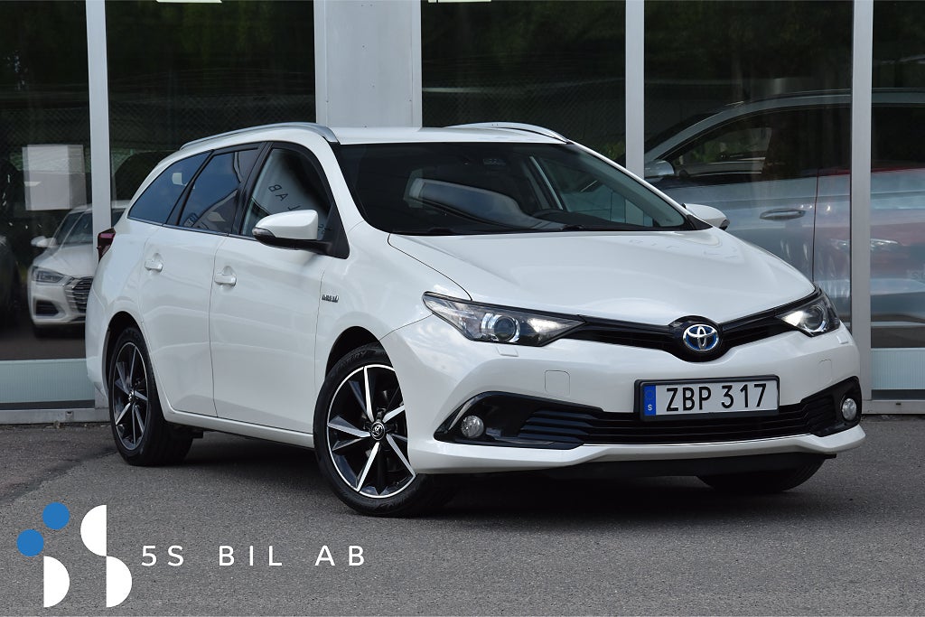 Toyota Auris Touring Sports Hybrid e-CVT KAMERA NAVIGATION 136HK