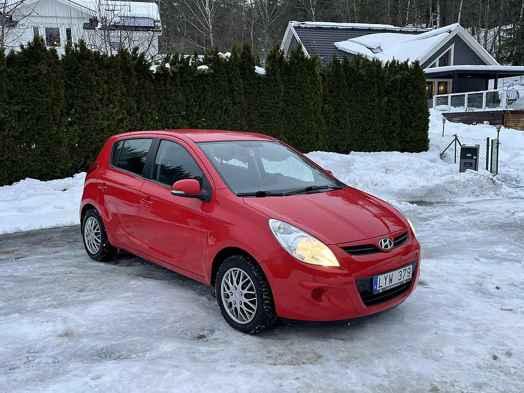 Hyundai i20  1.4 Automat, Select, låga mil, nybesiktad – 2012