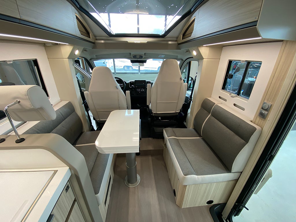 Adria Compact DL 60 Y / Vårmässa 20–22 mars – Påfyllt lager! - Adria