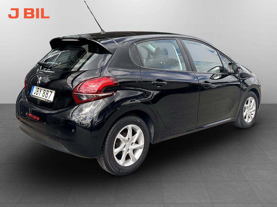 Bild på Peugeot 208 5D Active Style 1.2 PT 82hk Aut PANO
