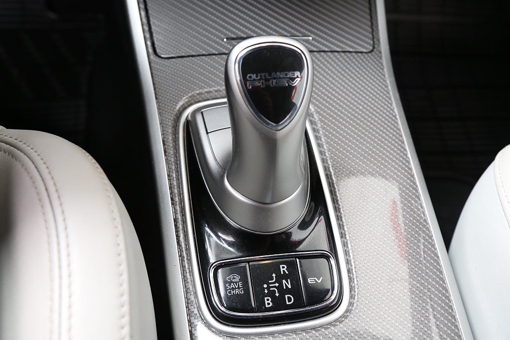 Mitsubishi Outlander PHEV 224hk Business Aut 4WD Skinn 360°-kamera Drag 2019