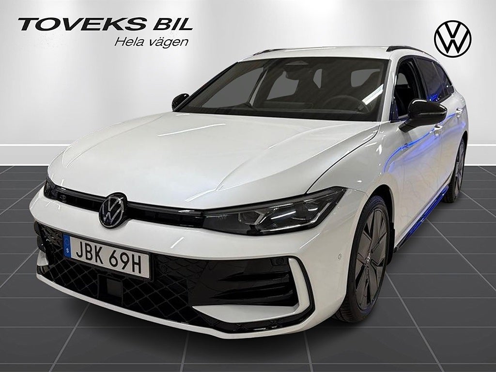 Volkswagen Passat R-LINE DSG TDI 4MOTION 193 HK