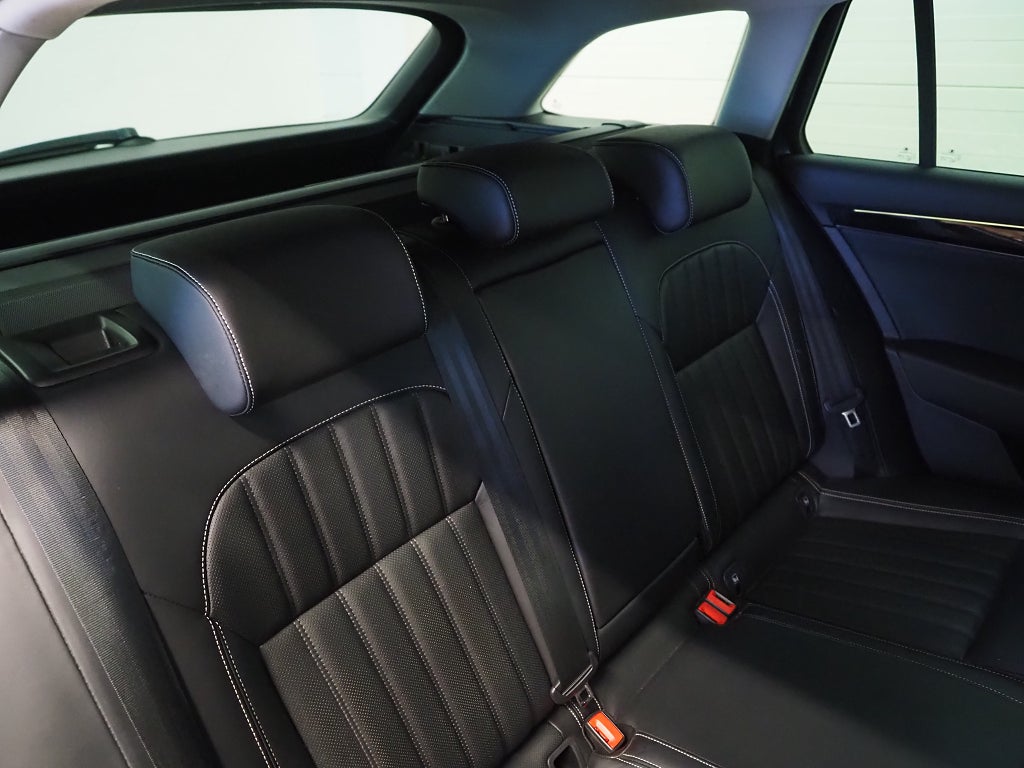 Skoda Superb TDI 190hk 4x4 L&K | Cockpit | Drag | D-värm | Navi | 2020