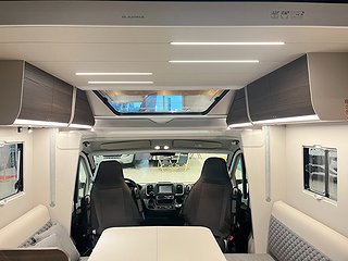 Husbil-halvintegrerad Adria MATRIX SUPREME 670 DL 16 av 28