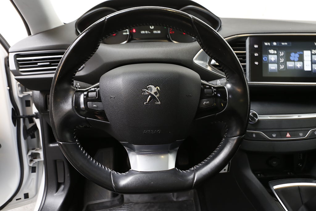 Peugeot 308 1,2 e-THP 110hk Active Kombi Panorama