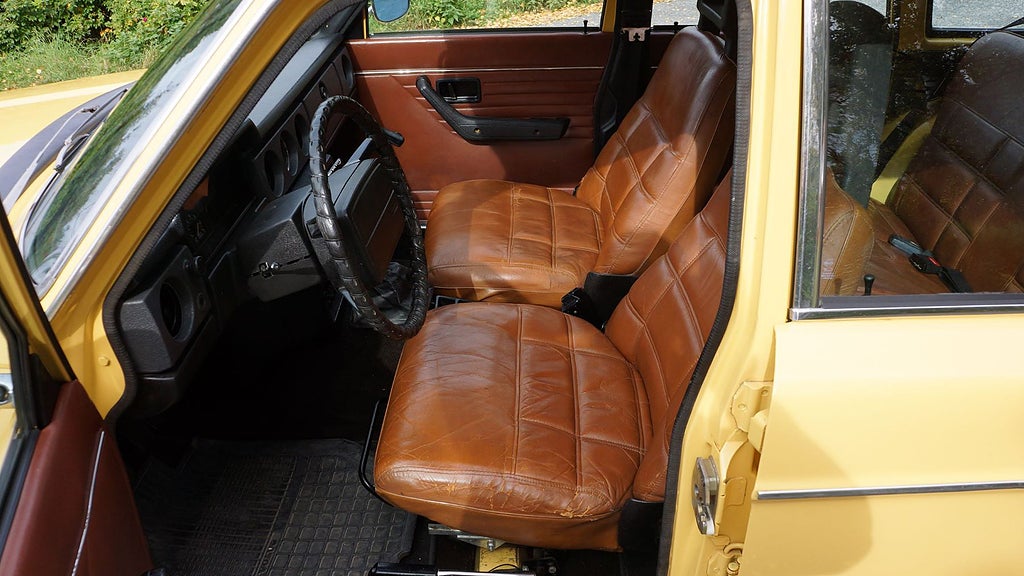 En Volvo 145 från 1974 säljs på Bilweb Auctions oktoberauktion. Foto: Bilweb Auctions. 