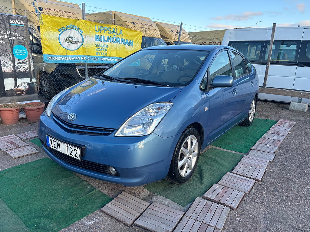 Toyota Prius 1.5 VVT-i + 3CM CVT /AUTO/