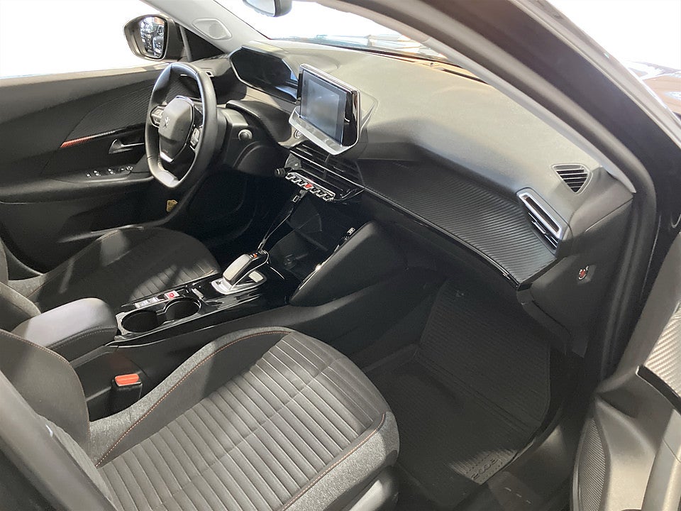 Bild på Peugeot E-2008 Active 136hk Aut BACKSENSORER FARTHÅLLARE