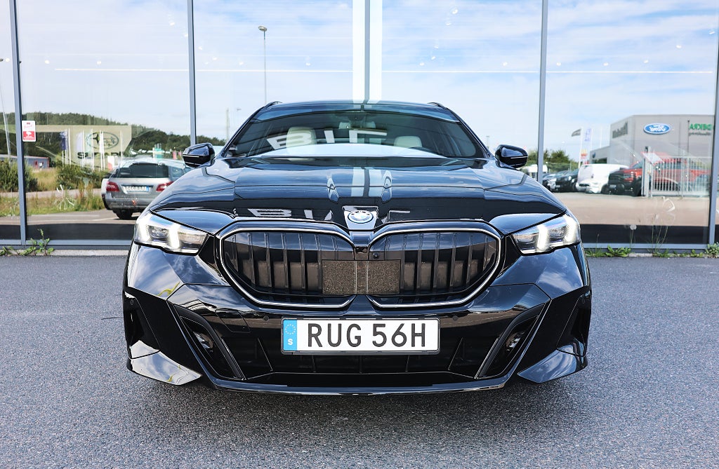 BMW 530e xDrive Touring M Sport Bowers & Wilkins