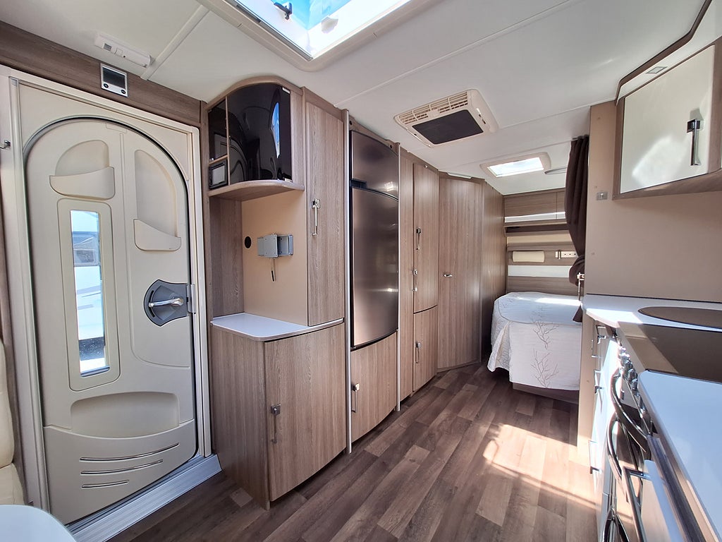Kabe Royal 600 DXL KS Dubbelbädd, Dusch, Tält, AC