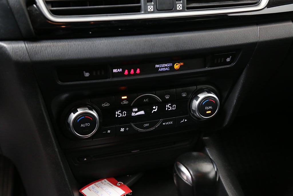 Mazda 3 2,0 SKYACTIV-G 120hk Aut 5D Navi P-sensorer 2013