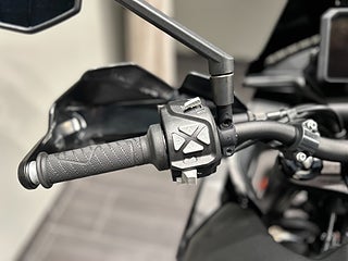 KTM 890 SMT /Techpack / Endast 671 mil / Nya däck