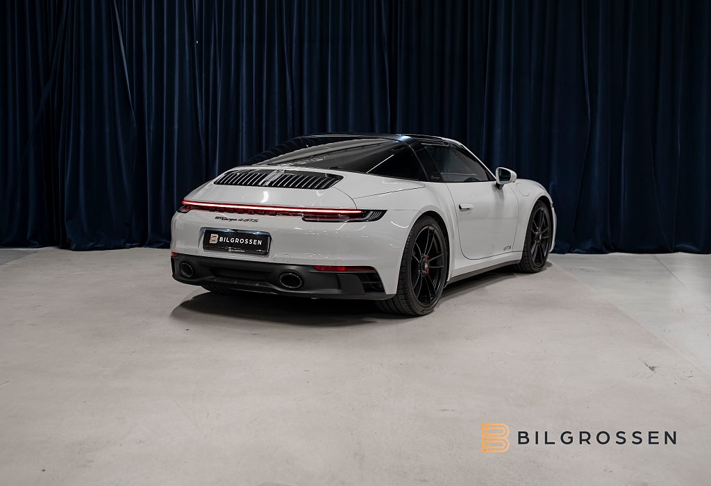 Porsche 911 Targa 4 GTS Lyft Bakaxel Sport Chron Plus Sportavg