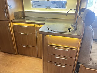 Husbil-halvintegrerad Kabe TM 740 LXL 13 av 21