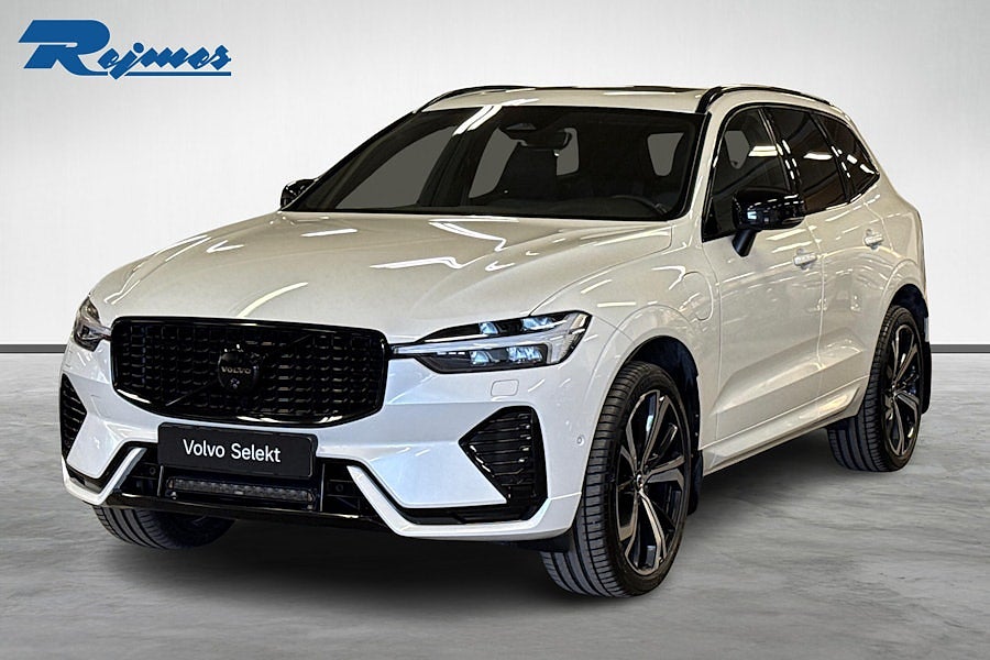 Volvo XC60 Recharge T6 Plus Dark Edition.