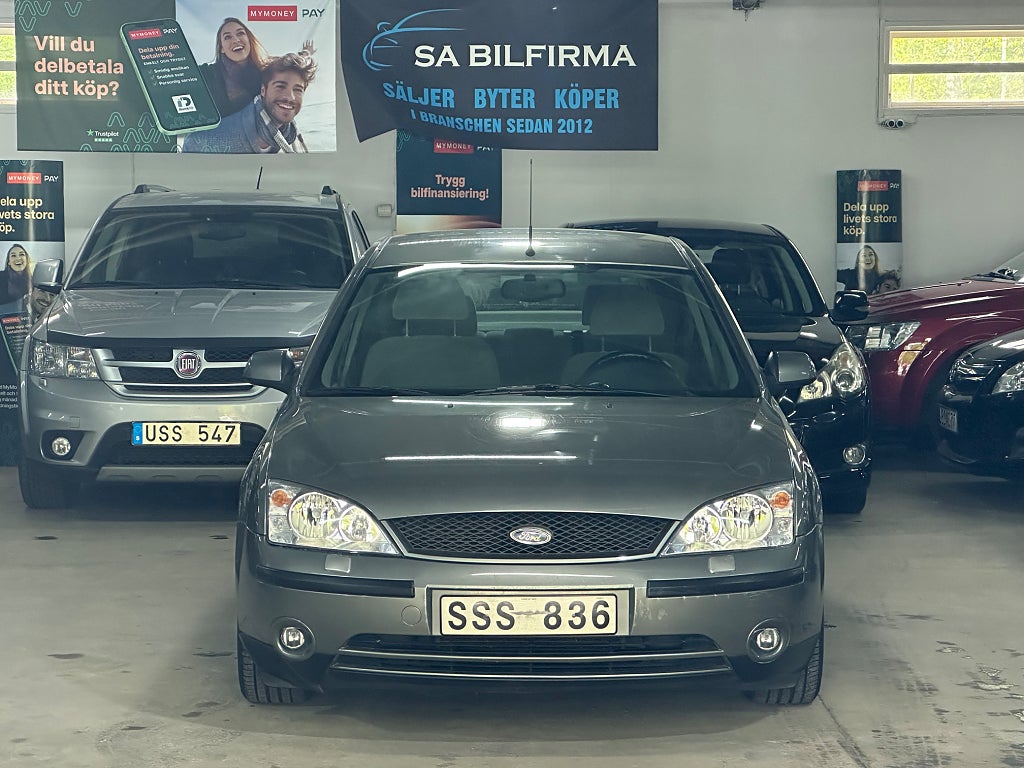 Ford Mondeo Halvkombi 2.0 Automat Välskött Nybesiktigad Lågmilare