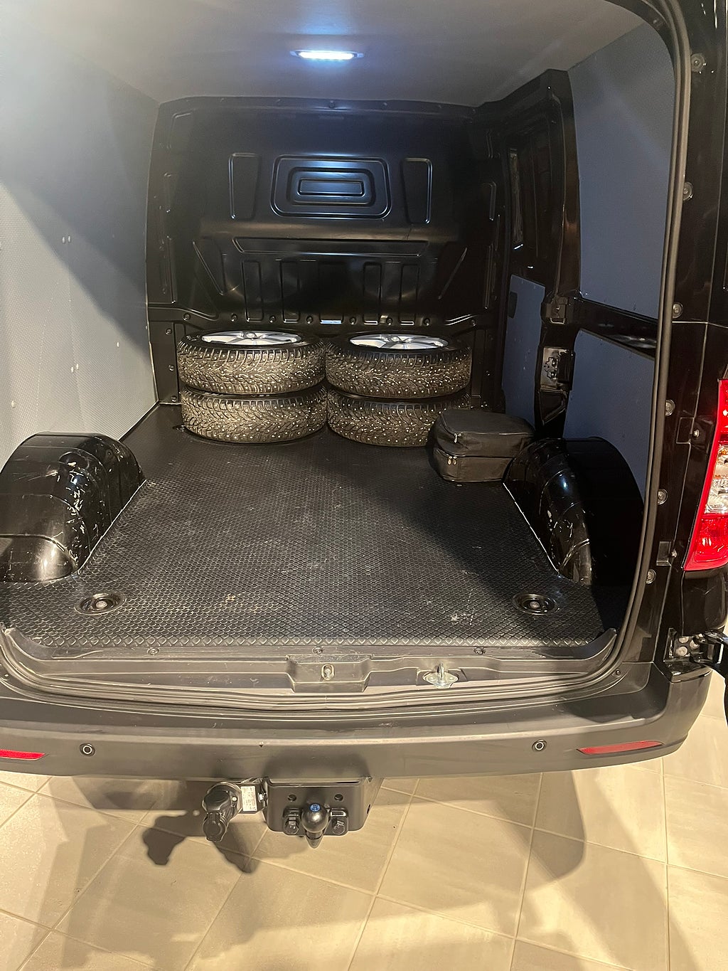 Maxus e-Deliver 3 50.2 kWh/ 3 Fas laddning/V-Hjul Dragkrok